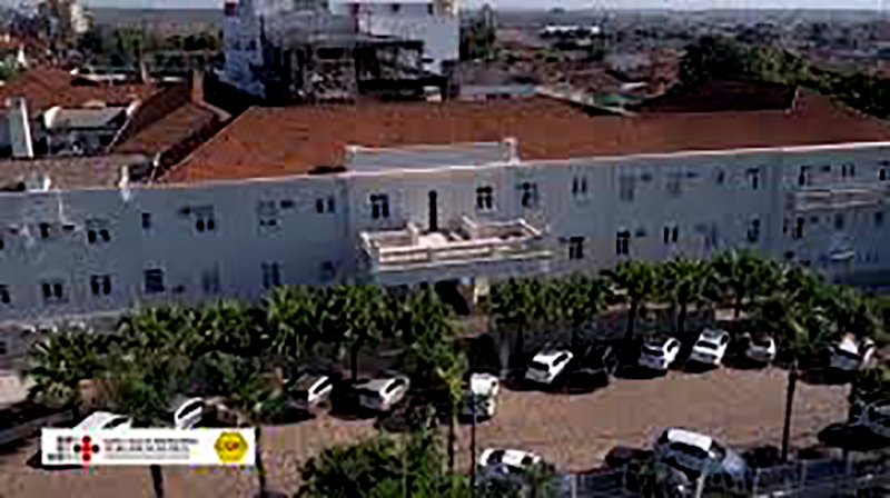 Jovem é baleado após atender chamado no portão de casa em Rio Preto