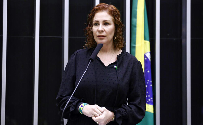 Justiça italiana anula extradição de Carla Zambelli e manda processo recomeçar