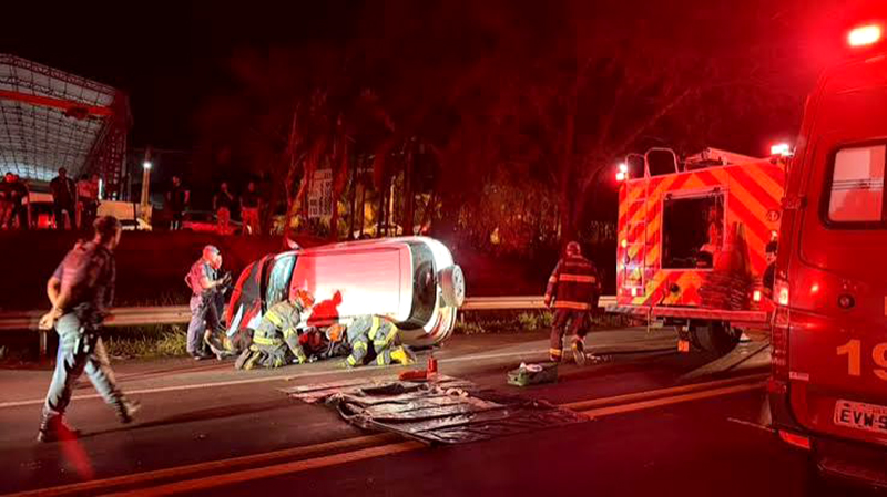 Motorista morre após batida frontal entre carros na SP-310 em Monte Aprazível