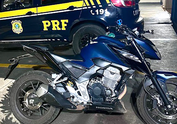 PRF recupera moto furtada após perseguição na região de Rio Preto