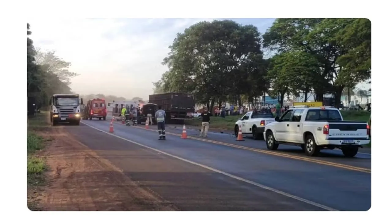 Acidente entre caminhão e picape deixa um morto na BR-153 na região de Nova Granada